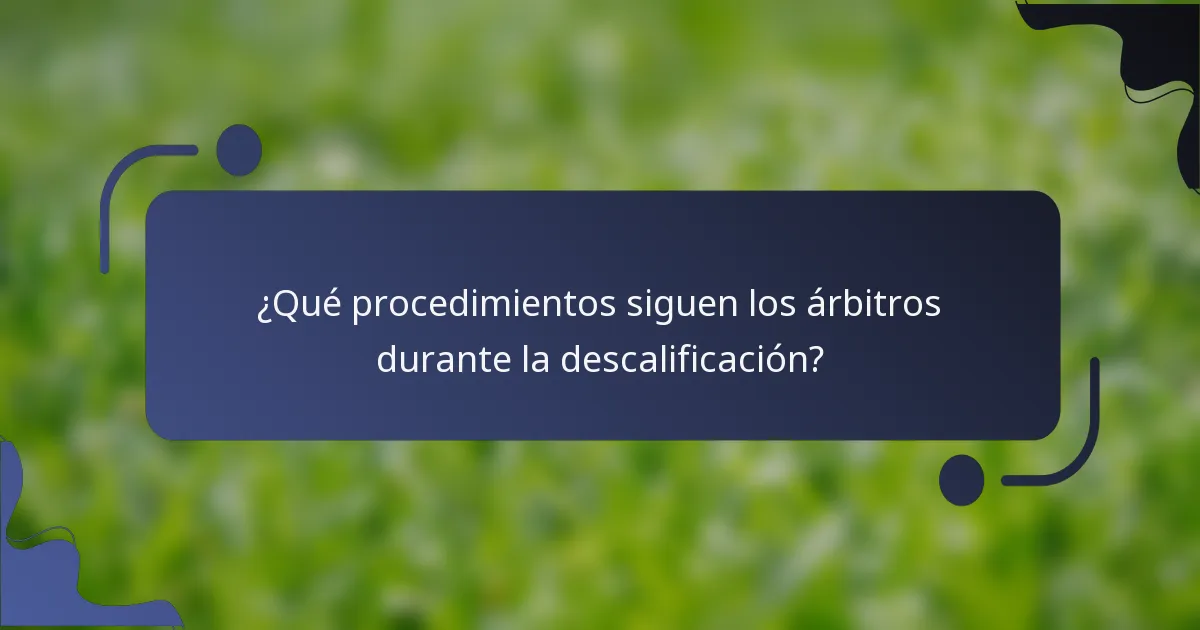 ¿Qué procedimientos siguen los árbitros durante la descalificación?